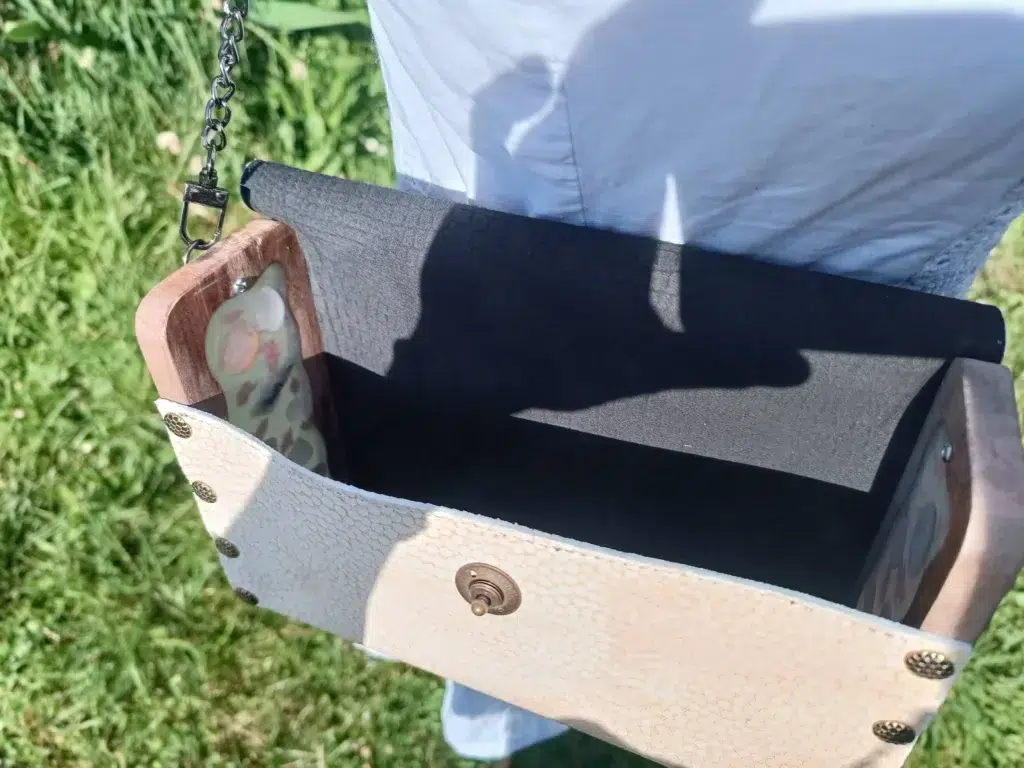 Sac pochette bois et cuir - divers coloris – Image 5