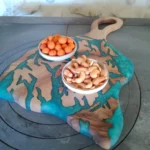 planche de presentation apero resine bleu et noyer